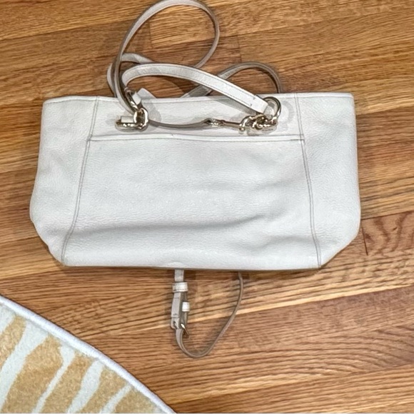 Coach White and Gold Shoulder Bag with Leather Finish - Picture 2 of 4